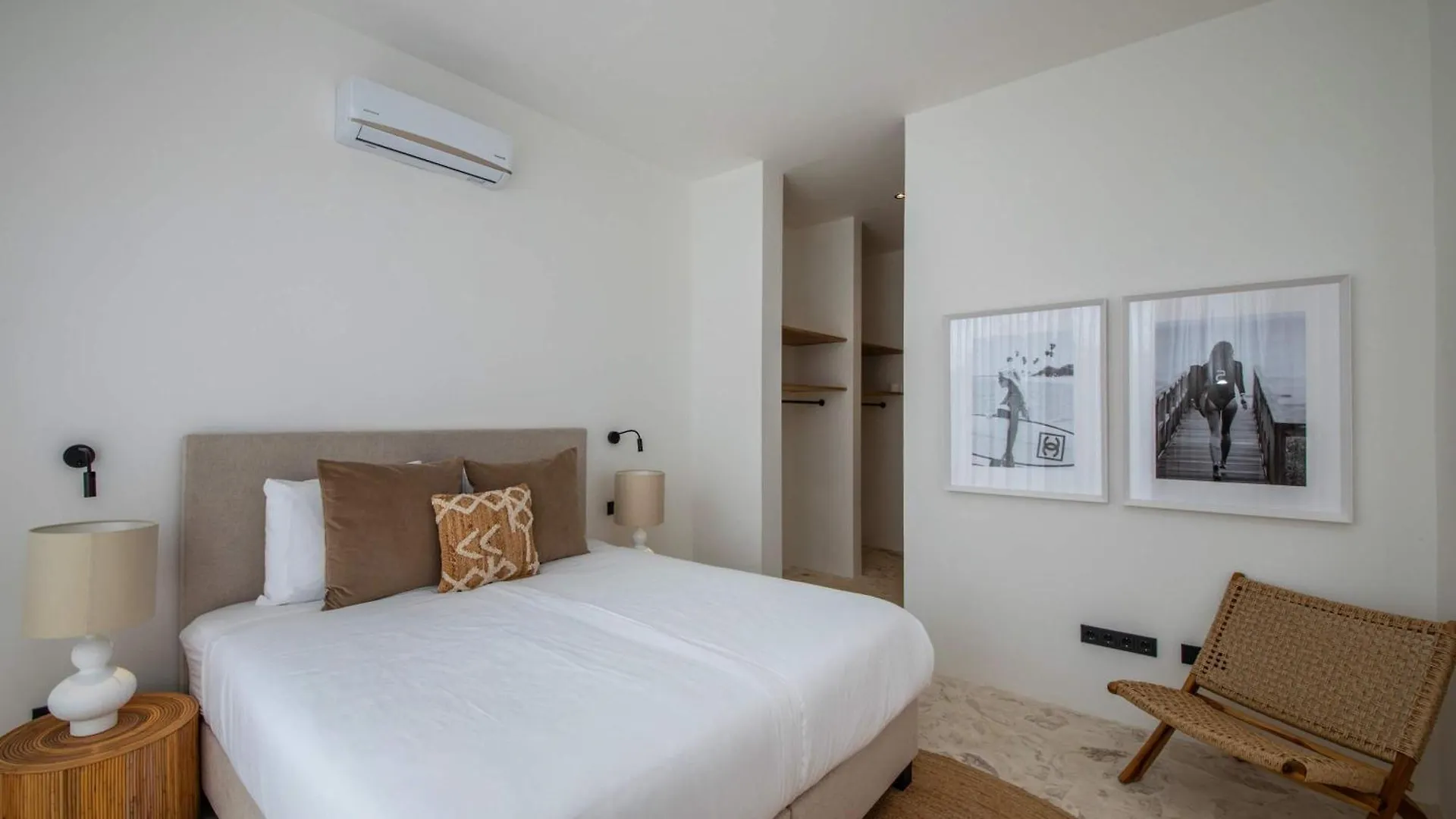 Stylish 5 Bedroom Villa With Earthy Tones Jan Thiel 0*,