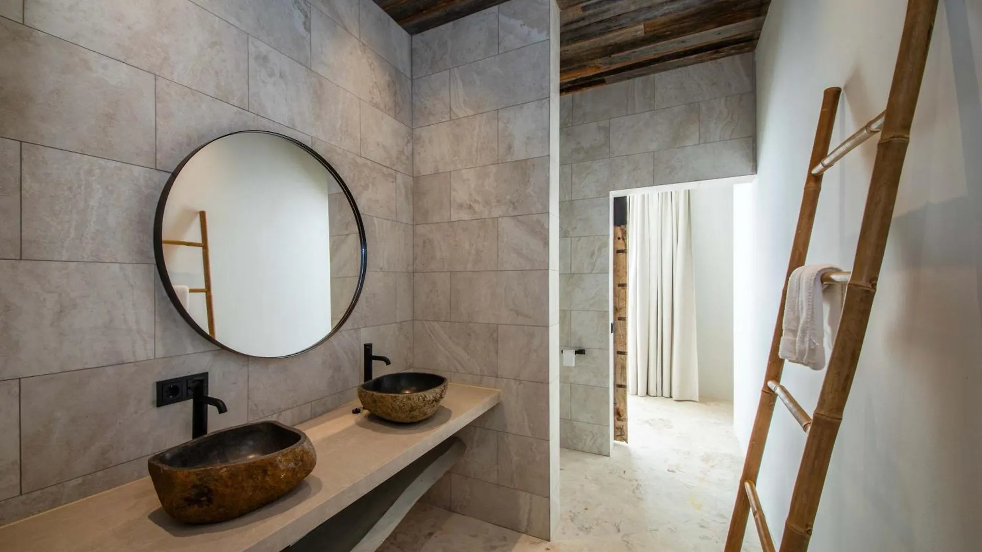Stylish 5 Bedroom Villa With Earthy Tones Jan Thiel