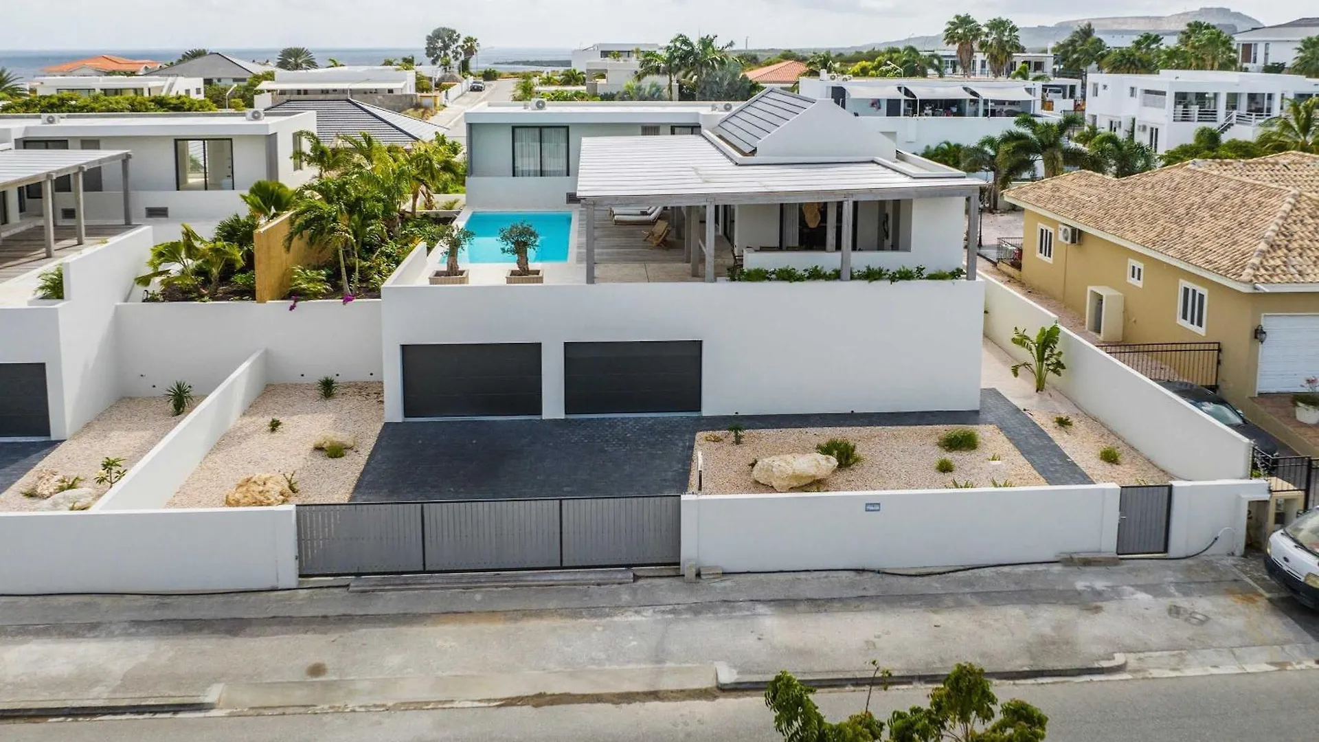 Stylish 5 Bedroom Villa With Earthy Tones Jan Thiel Curacao