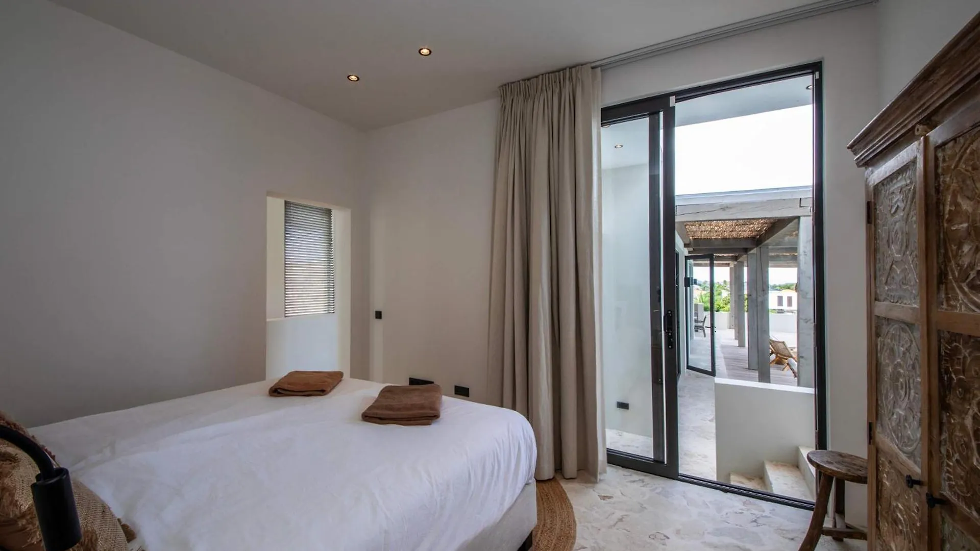 Stylish 5 Bedroom Villa With Earthy Tones Jan Thiel