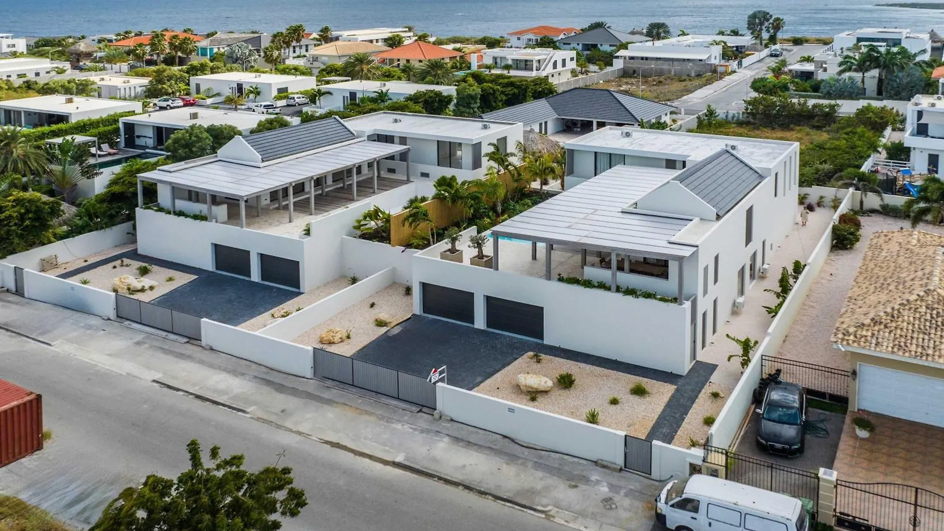 Stylish 5 Bedroom Villa With Earthy Tones Jan Thiel 0*,
