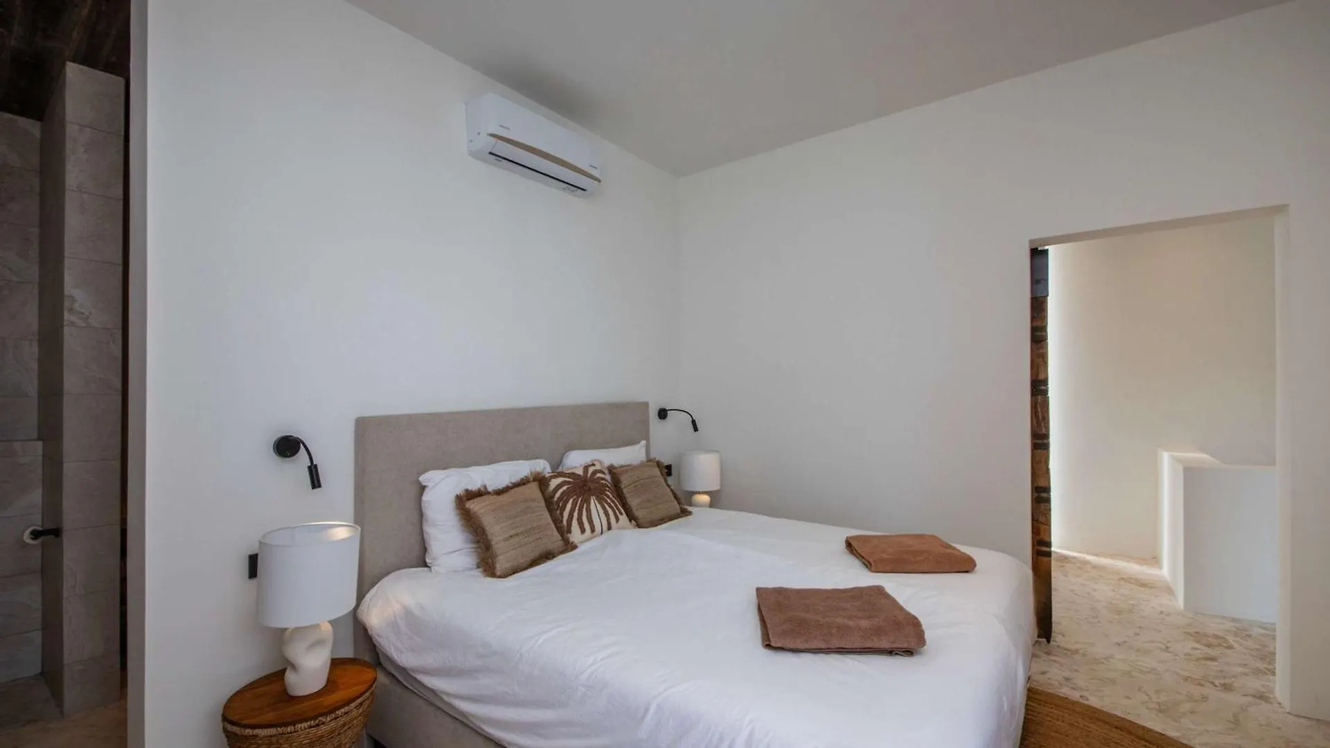 Stylish 5 Bedroom Villa With Earthy Tones Jan Thiel Curacao