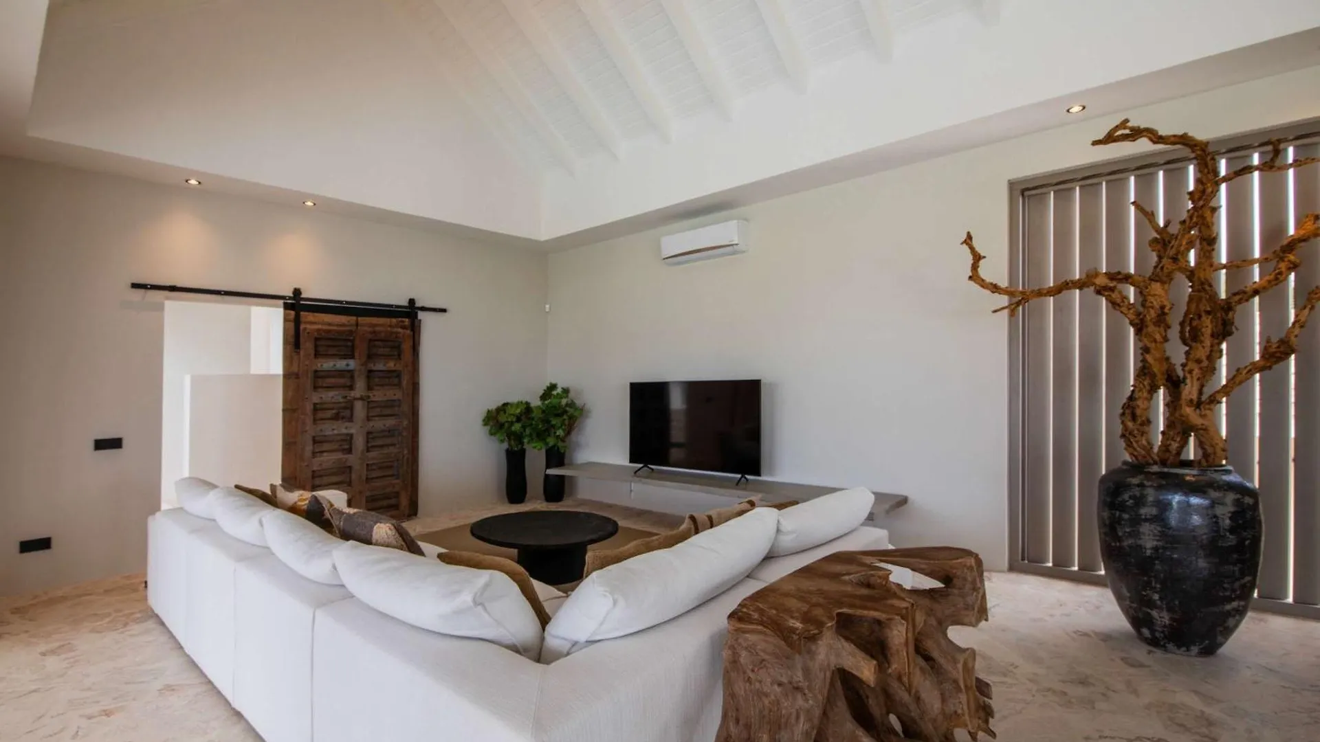 Stylish 5 Bedroom Villa With Earthy Tones Jan Thiel