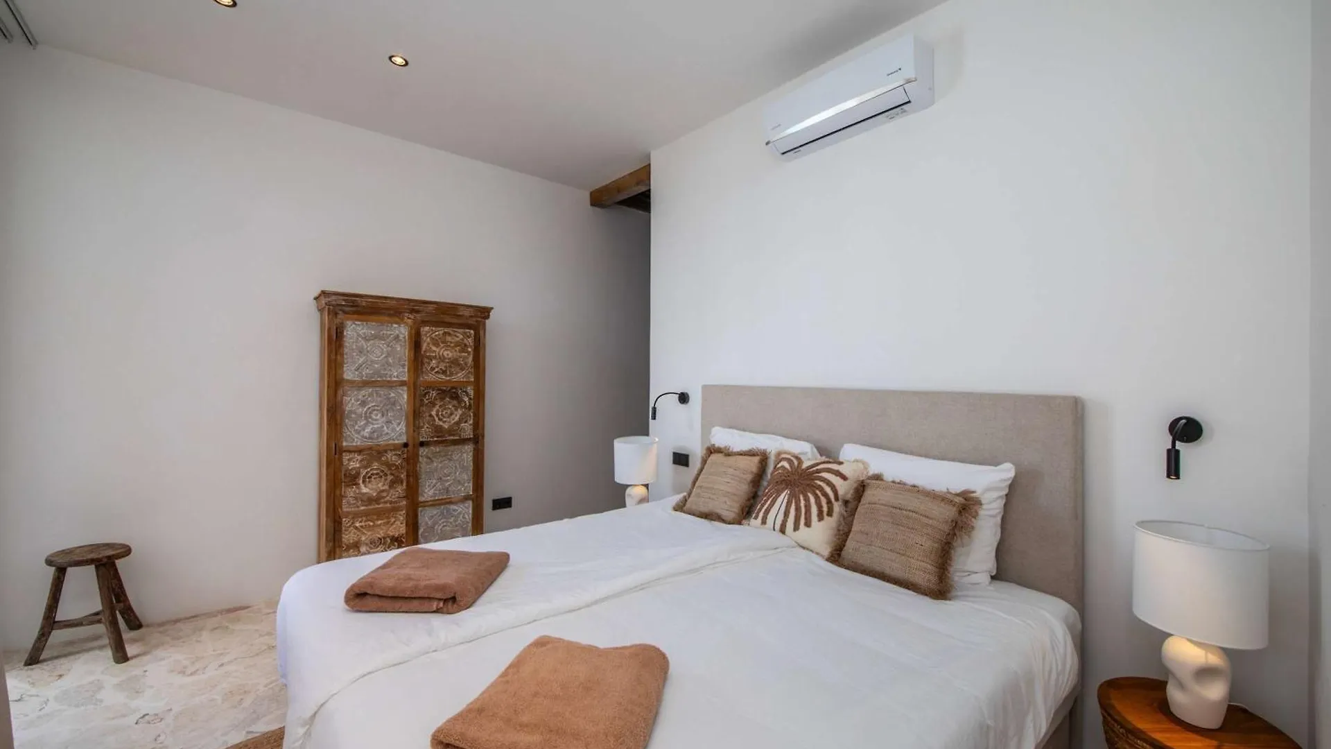 Stylish 5 Bedroom Villa With Earthy Tones Jan Thiel Curacao