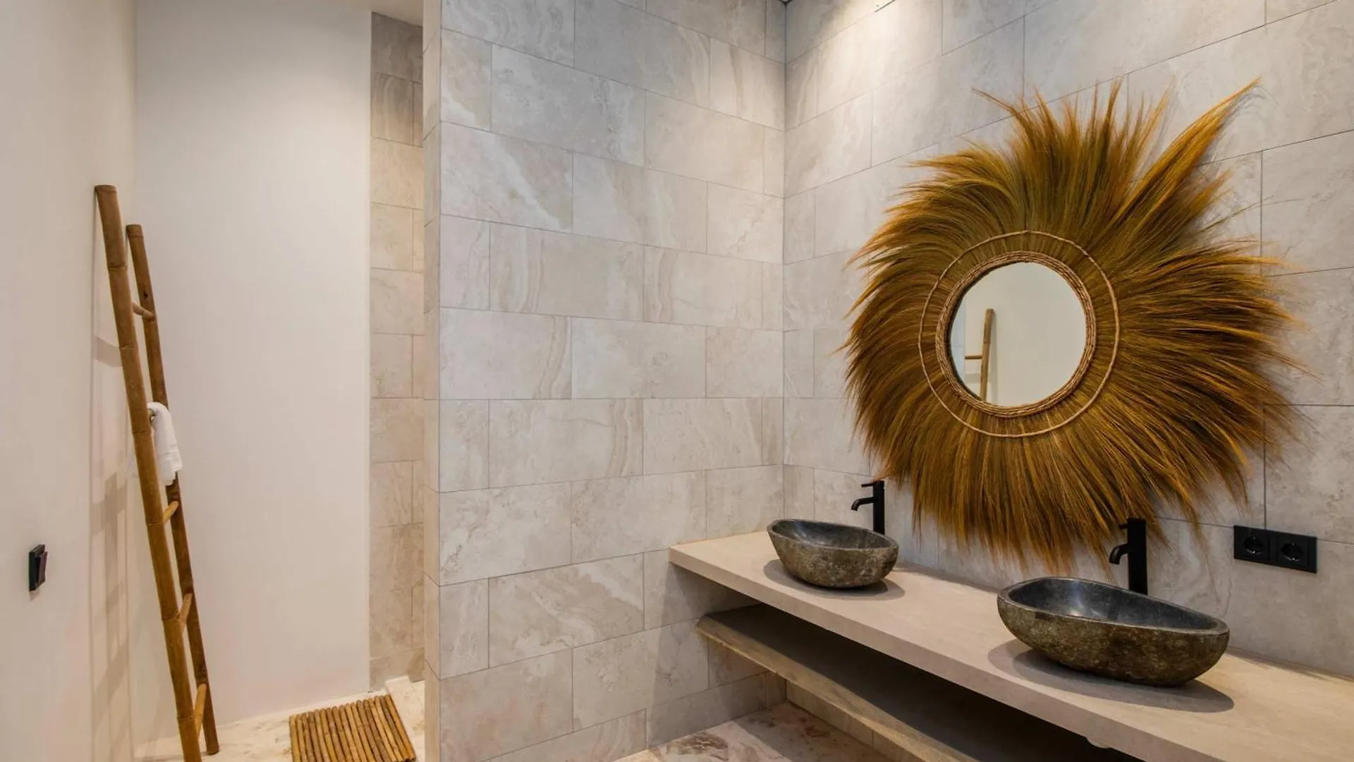 Stylish 5 Bedroom Villa With Earthy Tones Jan Thiel